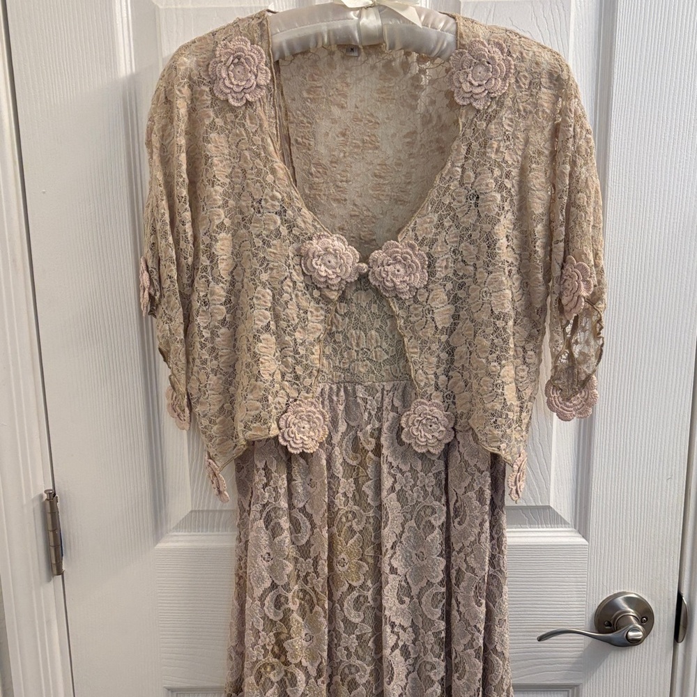 NWT Vintage SCARLET BEGONIA Beige Lace Floral Dress with Cropped Lace Overlay -M